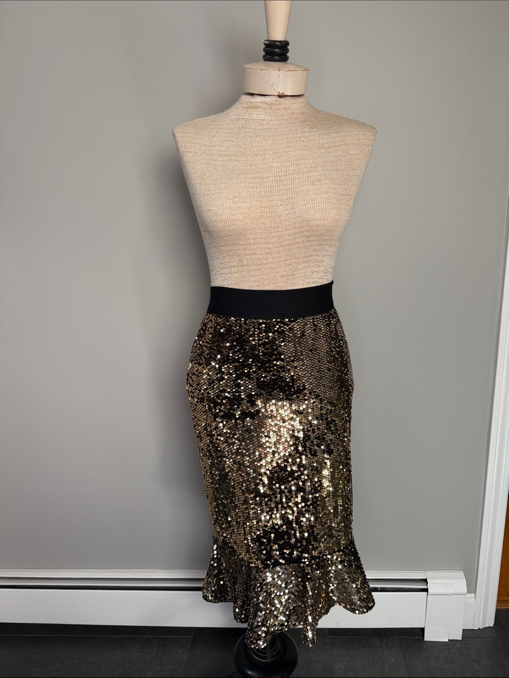 NWT gold sequined fluted midi length pencil skirt size S